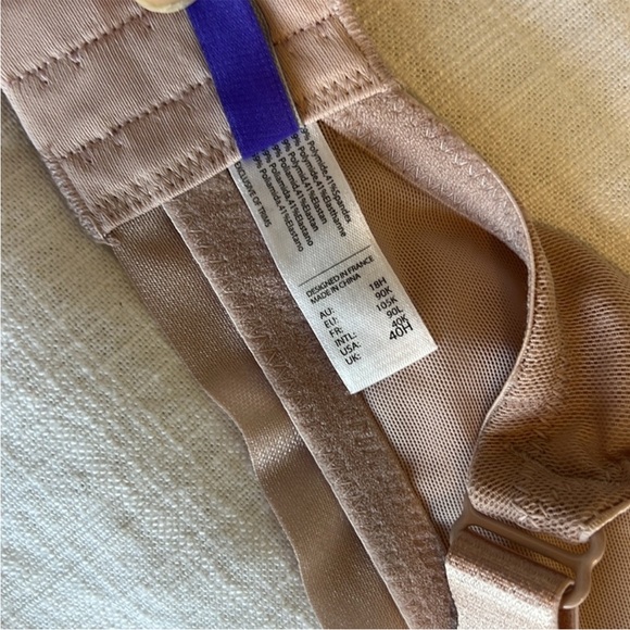 ✨Like NEW✨ Shear Full Coverage 40K Bra by Parfait! - Picture 2 of 5